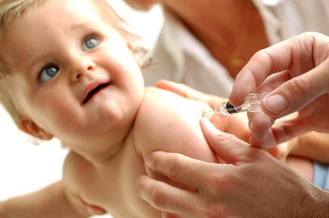 Bé 4 tuổi tiêm vắc xin thủy đậu có bị sốt không? - VNVC