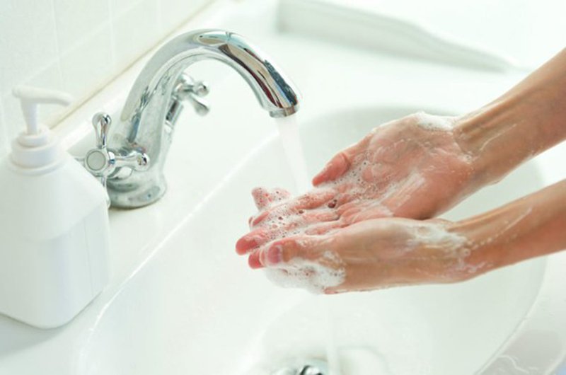 Nên rửa tay bằng xà phòng trong bao lâu? | Vinmec